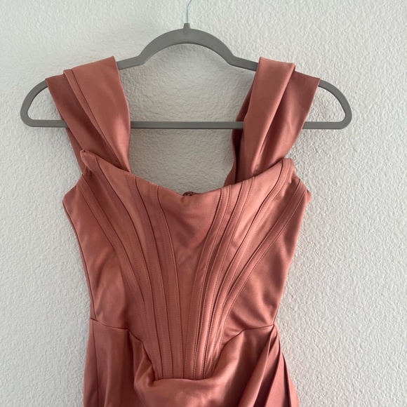 HOUSE OF CB | Luxury 'LORETTA' Satin Off Shoulder Dress in Blush Pink | Size XS - Picture 8 of 16